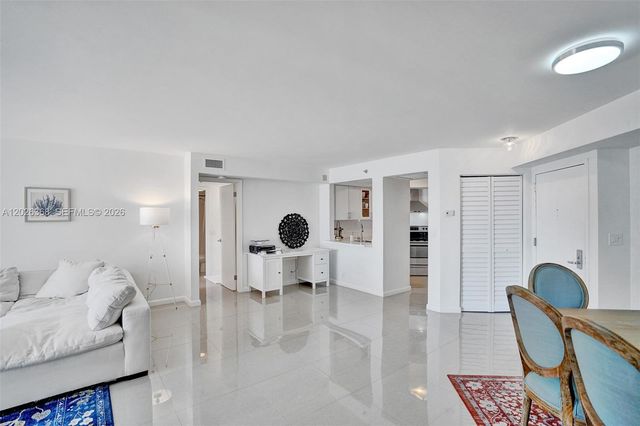 6767 Collins Ave 408, Miami Beach, FL 33141