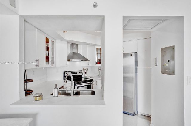 6767 Collins Ave 408, Miami Beach, FL 33141