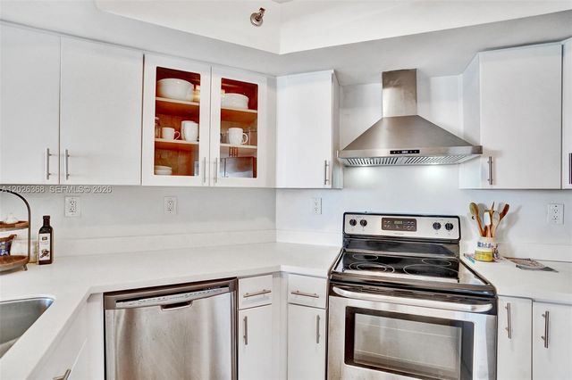 6767 Collins Ave 408, Miami Beach, FL 33141