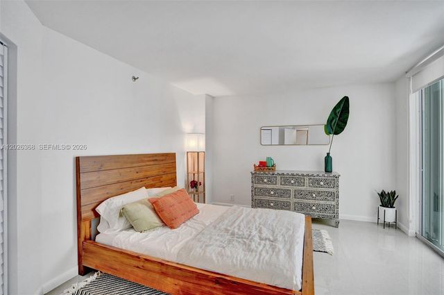 6767 Collins Ave 408, Miami Beach, FL 33141