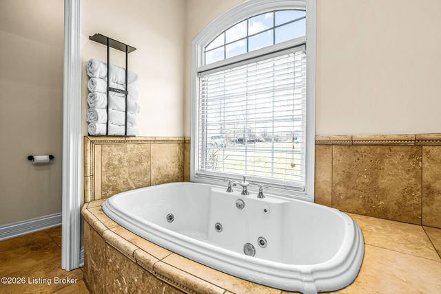 457 Grand Ave, Shepherdsville, KY 40165