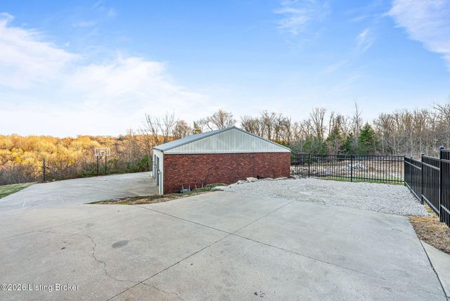 457 Grand Ave, Shepherdsville, KY 40165