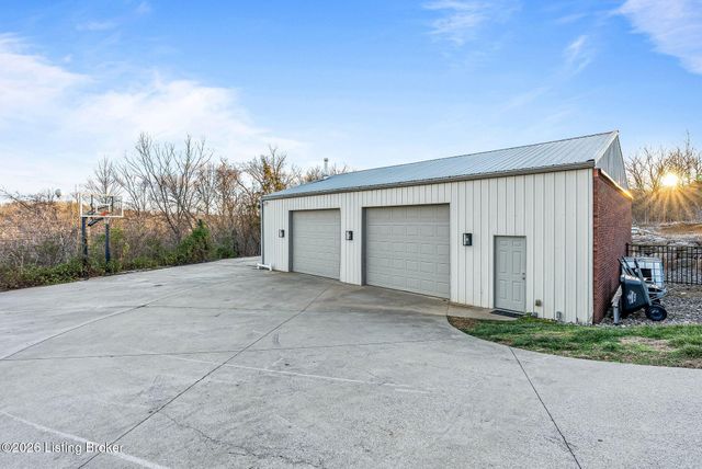 457 Grand Ave, Shepherdsville, KY 40165