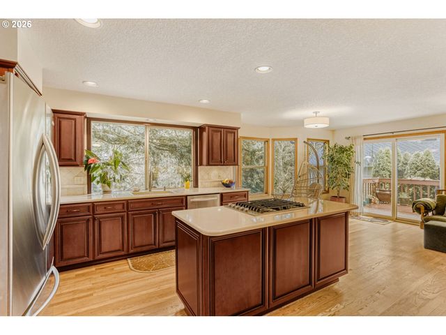 15435 Sw GLENEDEN Dr, Beaverton, OR 97007