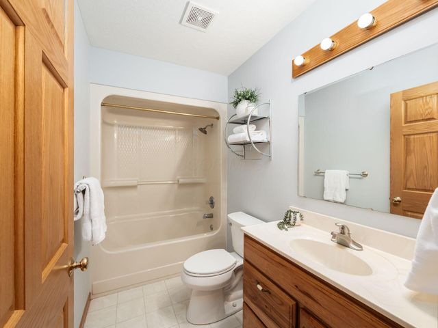 868 Fairway Drive, Howard, OH 43028