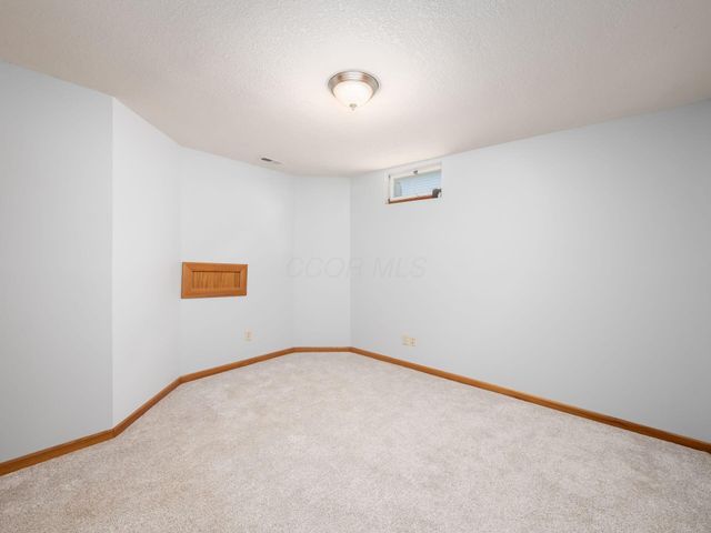 868 Fairway Drive, Howard, OH 43028