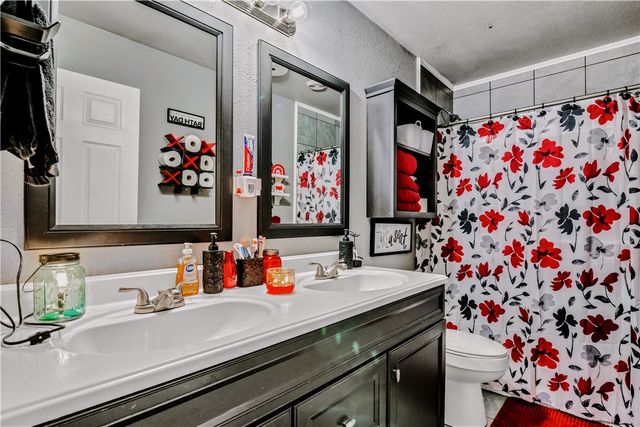 305 Birchwood Dr, Kingsville, TX 78363