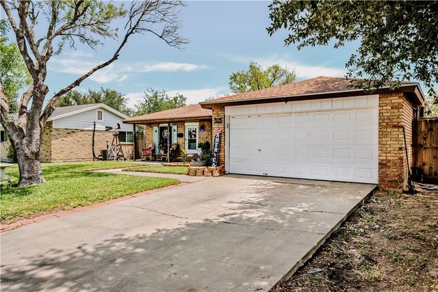 305 Birchwood Dr, Kingsville, TX 78363