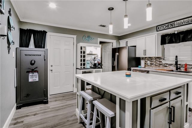 305 Birchwood Dr, Kingsville, TX 78363