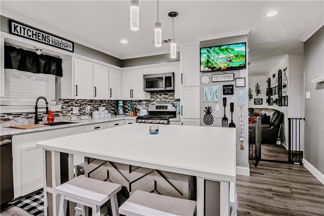 305 Birchwood Dr, Kingsville, TX 78363