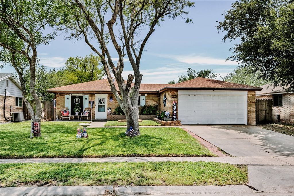 305 Birchwood Dr, Kingsville, TX 78363
