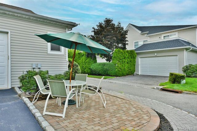 123 Links Court, Port Washington, NY 11050