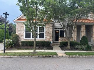 123 Links Court, Port Washington, NY 11050