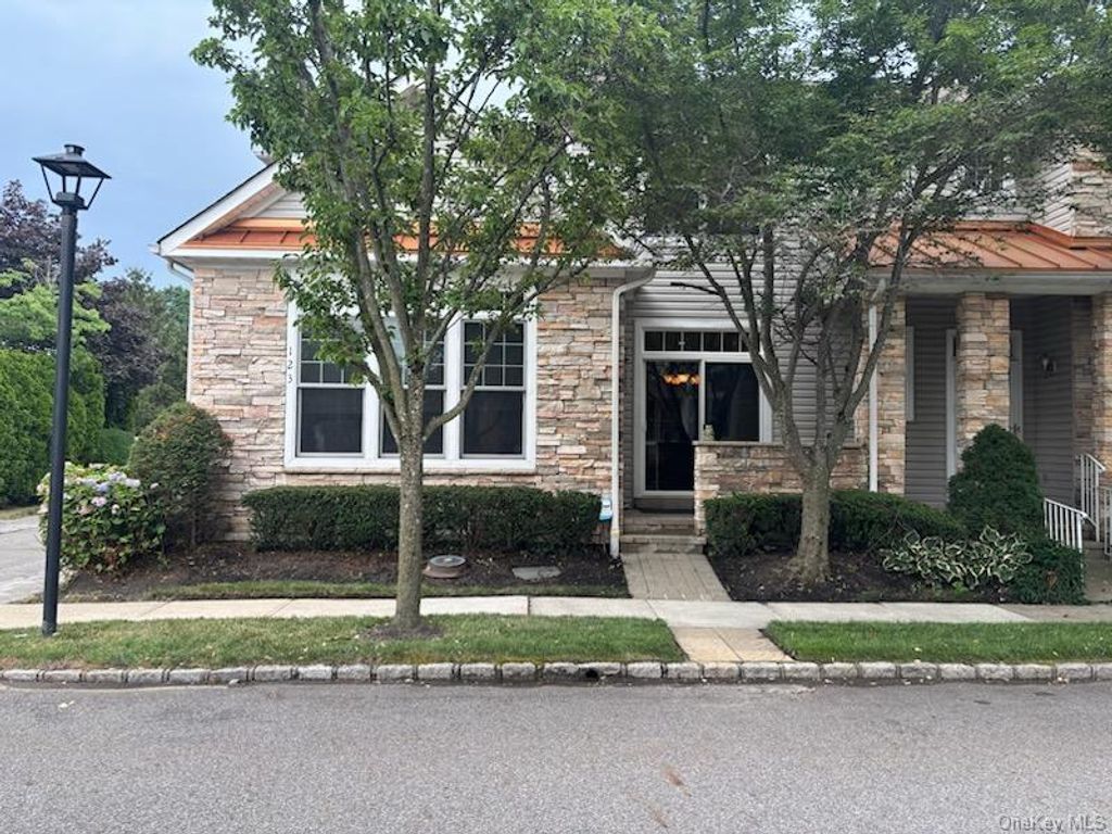 123 Links Court, Port Washington, NY 11050