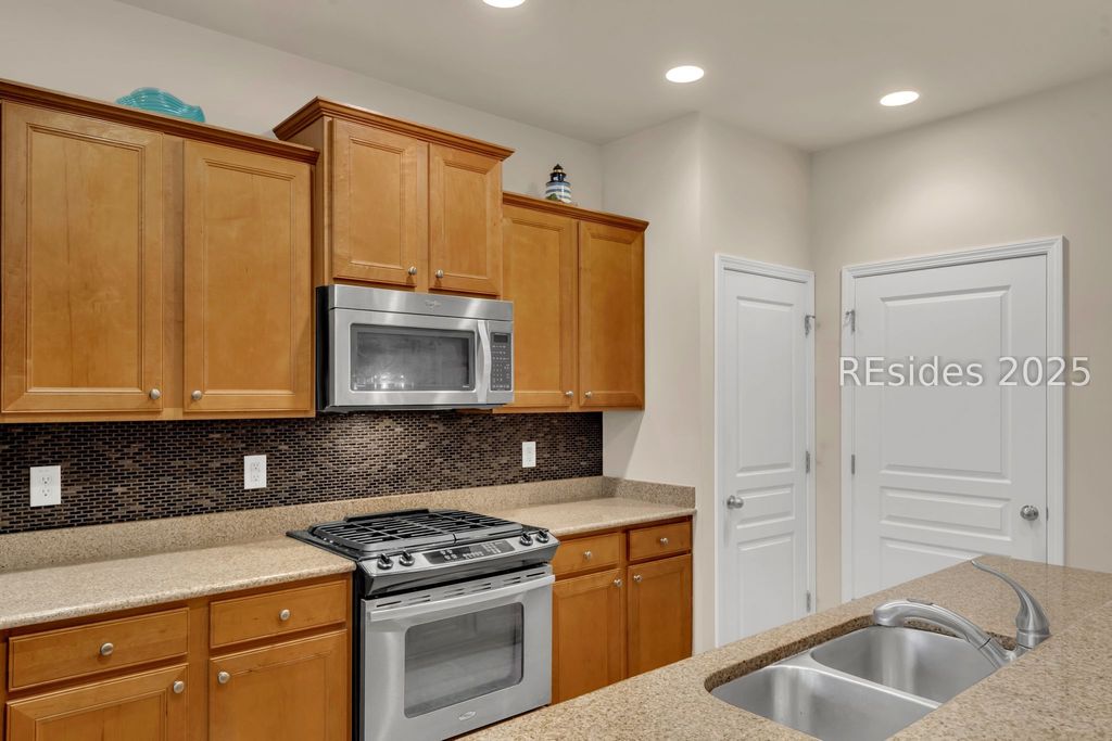 Image 15 of property listing at 514 Bluff Point Ln, Okatie, SC 29909