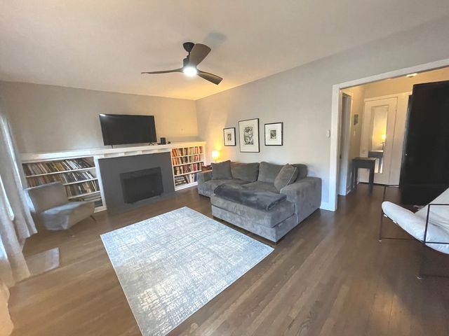 1057 W COLUMBIA Avenue 1E, Chicago, IL 60626