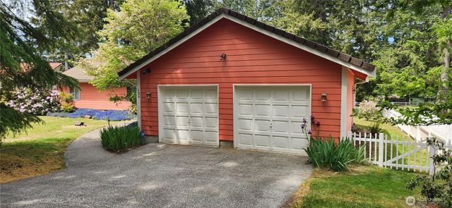 130 E Lakeland Way, Allyn, WA 98524