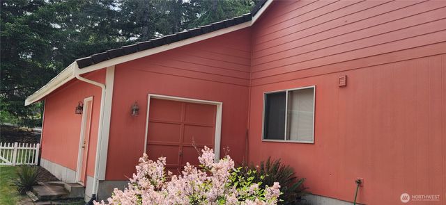 130 E Lakeland Way, Allyn, WA 98524