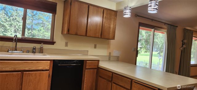 130 E Lakeland Way, Allyn, WA 98524