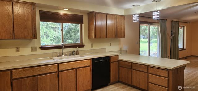 130 E Lakeland Way, Allyn, WA 98524