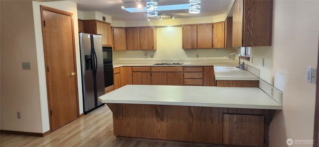 130 E Lakeland Way, Allyn, WA 98524