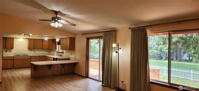 130 E Lakeland Way, Allyn, WA 98524