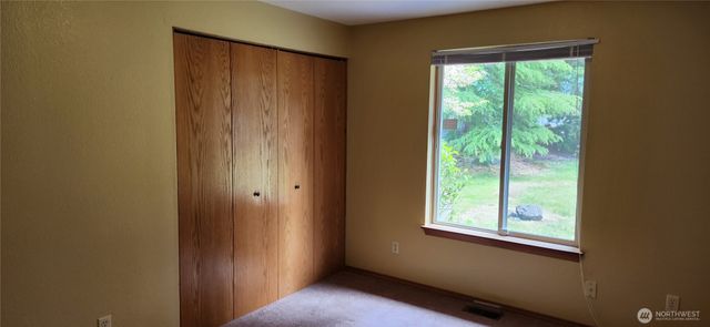 130 E Lakeland Way, Allyn, WA 98524