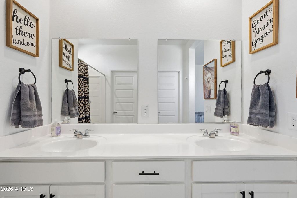Image 18 of property listing at 23128 E TWILIGHT Drive, Queen Creek, AZ 85142