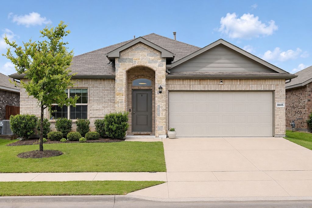 8605 Mirror Lake Drive, Fort Worth, TX 76179 — exterior