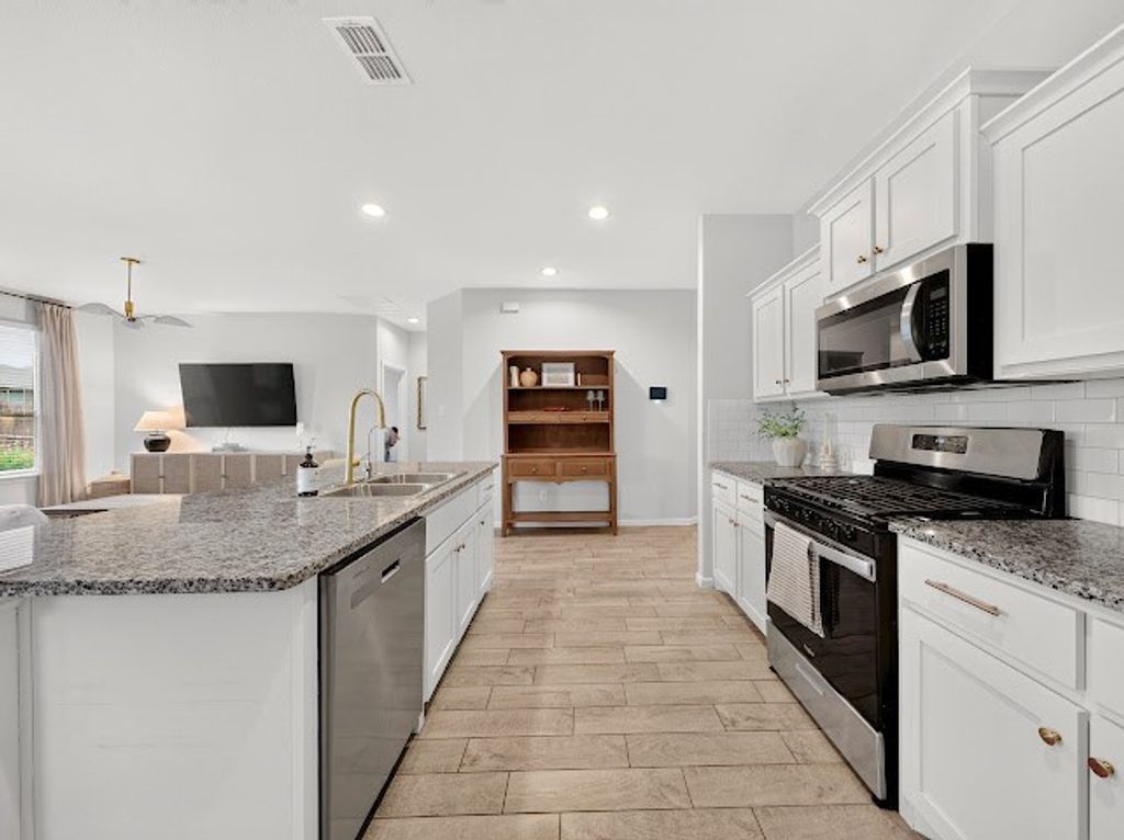 8605 Mirror Lake Drive, Fort Worth, TX 76179 — photo 4