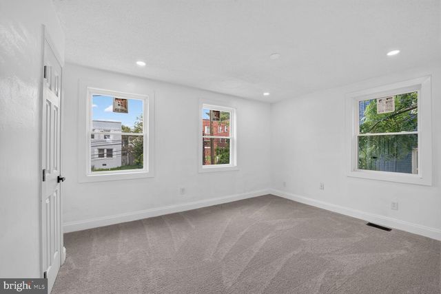 922 47TH ST NE, Washington, DC 20019