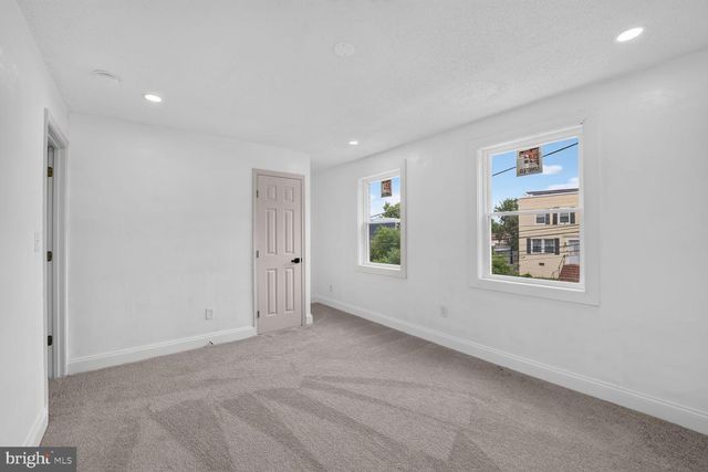 922 47TH ST NE, Washington, DC 20019