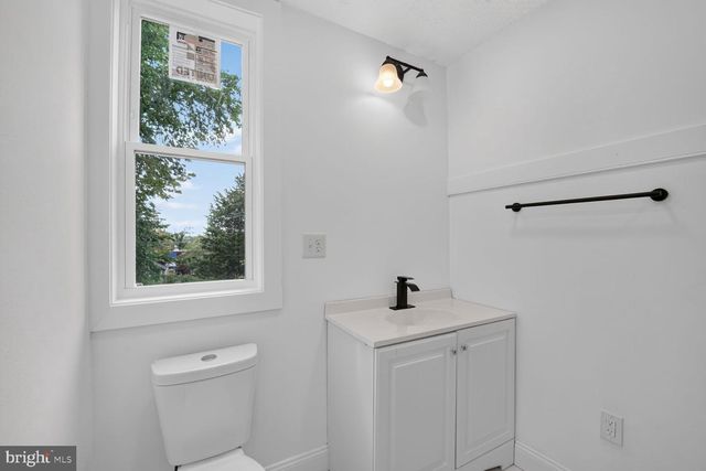 922 47TH ST NE, Washington, DC 20019