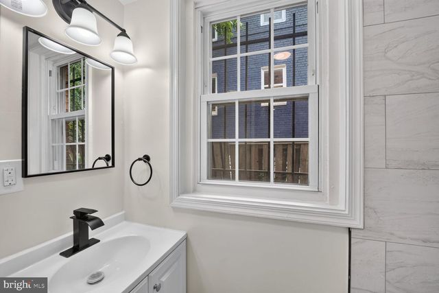 922 47TH ST NE, Washington, DC 20019