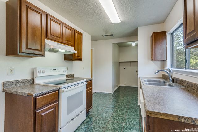 6019 Lyndell, San Antonio, TX 78244