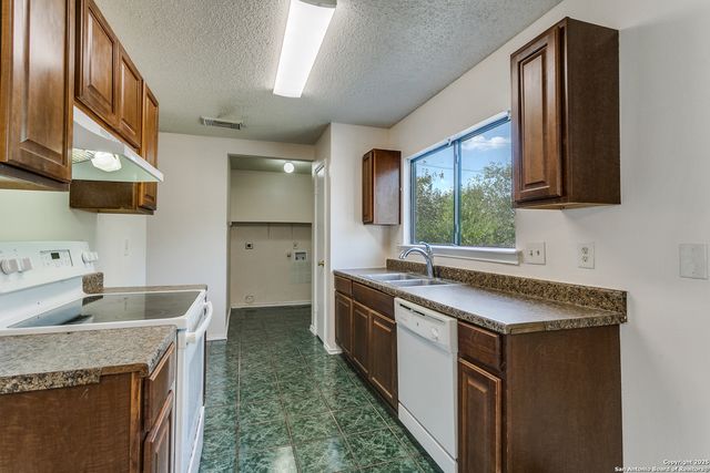 6019 Lyndell, San Antonio, TX 78244