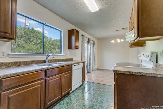 6019 Lyndell, San Antonio, TX 78244