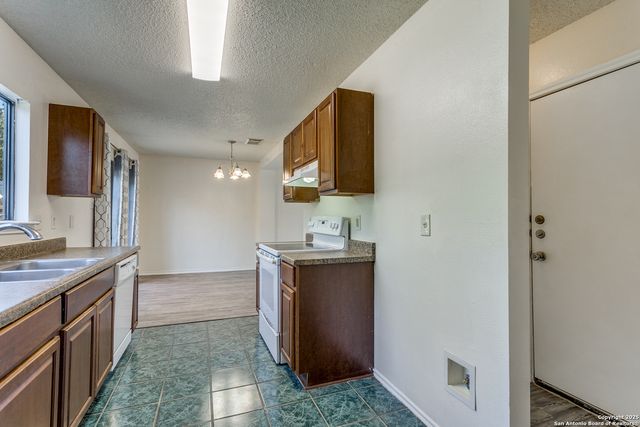 6019 Lyndell, San Antonio, TX 78244