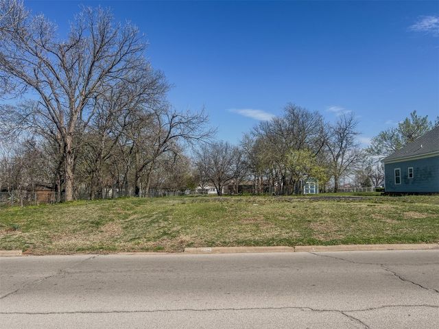 1021 S 6th Street, Chickasha, OK 73018