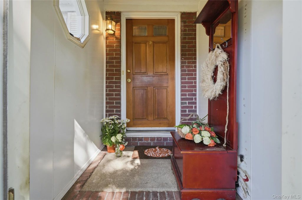 9 Stillwell Street, Huntington, NY 11743 — photo 2