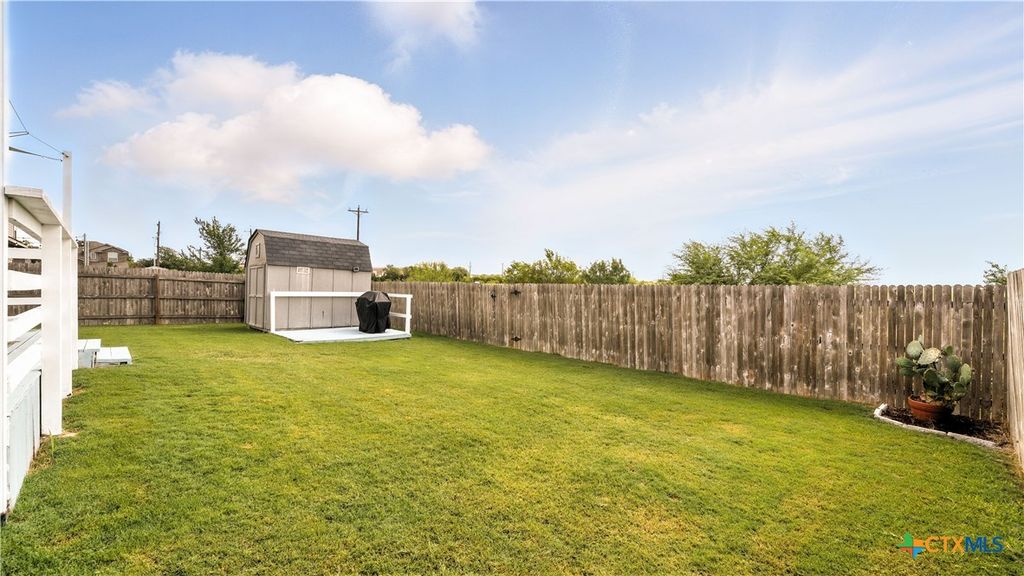 Image 2 of property listing at 912 Bexley Drive, Seguin, TX 78155