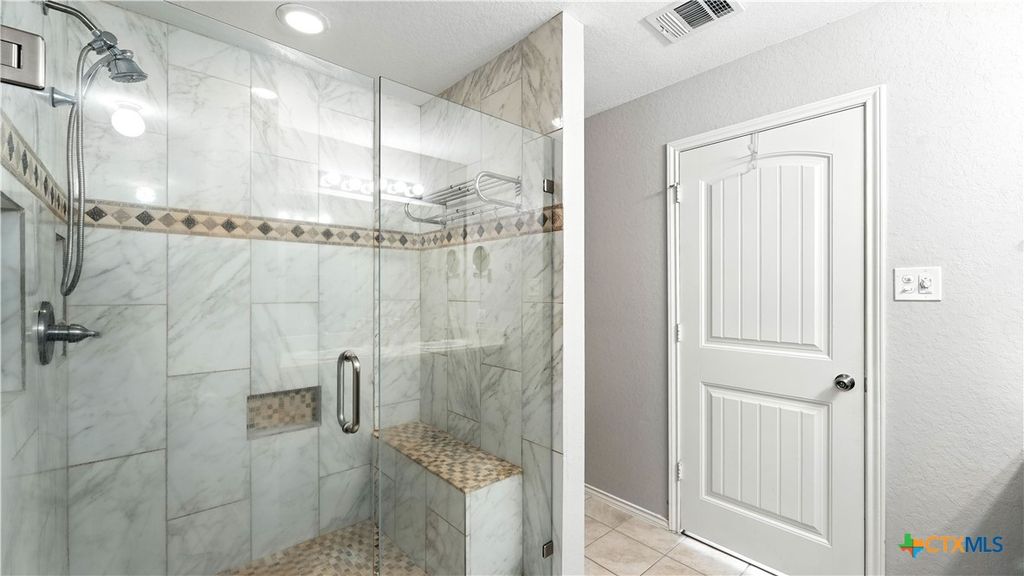 Image 21 of property listing at 912 Bexley Drive, Seguin, TX 78155