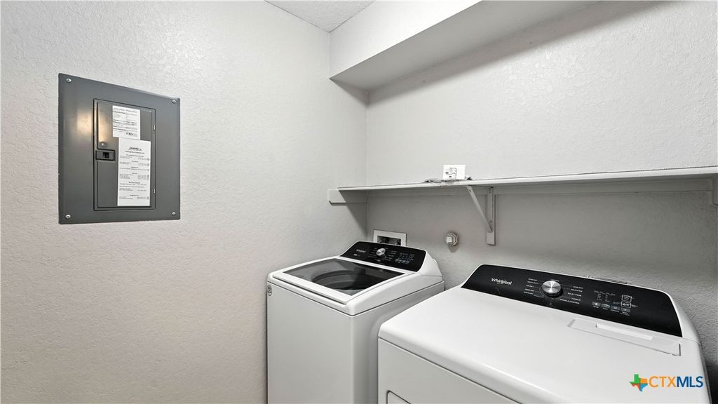 Image 32 of property listing at 912 Bexley Drive, Seguin, TX 78155