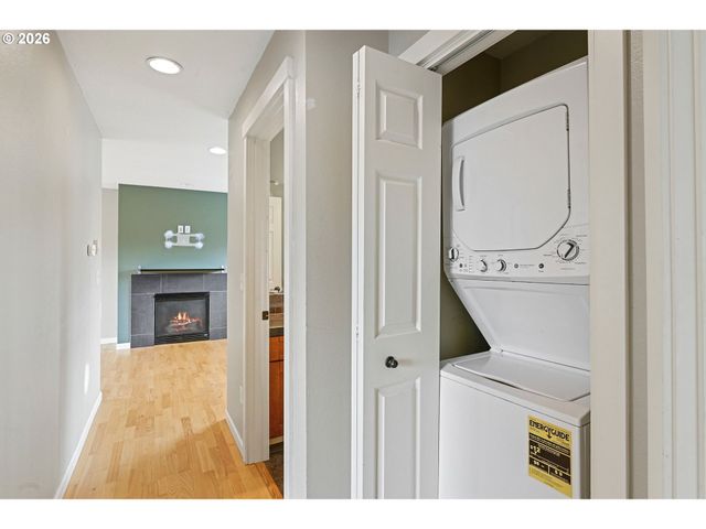 3925 Sw MULTNOMAH Blvd 201, Portland, OR 97219
