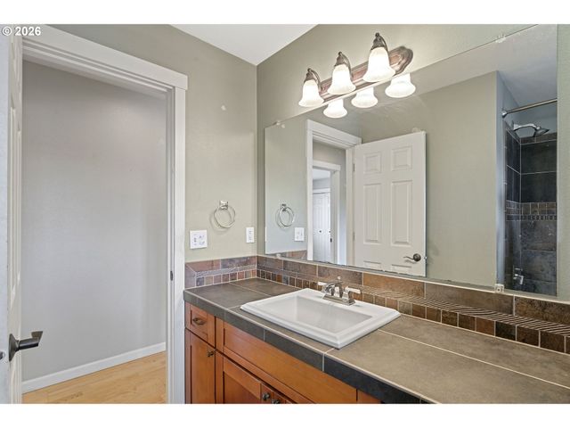 3925 Sw MULTNOMAH Blvd 201, Portland, OR 97219