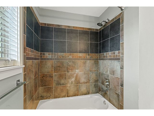 3925 Sw MULTNOMAH Blvd 201, Portland, OR 97219