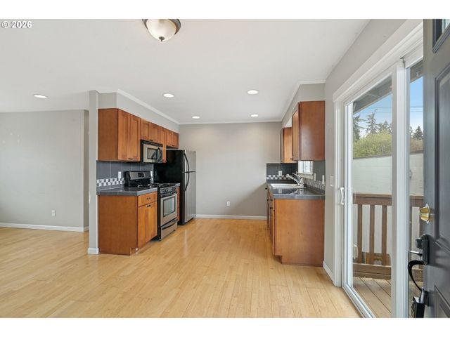 3925 Sw MULTNOMAH Blvd 201, Portland, OR 97219