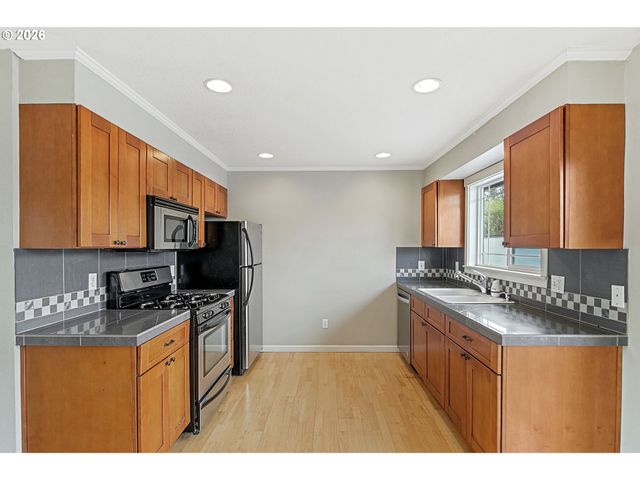 3925 Sw MULTNOMAH Blvd 201, Portland, OR 97219