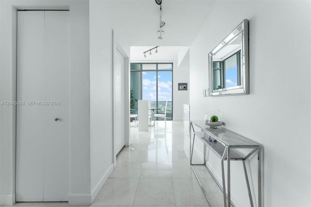 900 Biscayne Blvd 5812, Miami, FL 33132