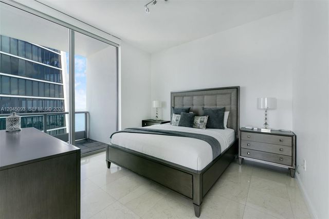 900 Biscayne Blvd 5812, Miami, FL 33132